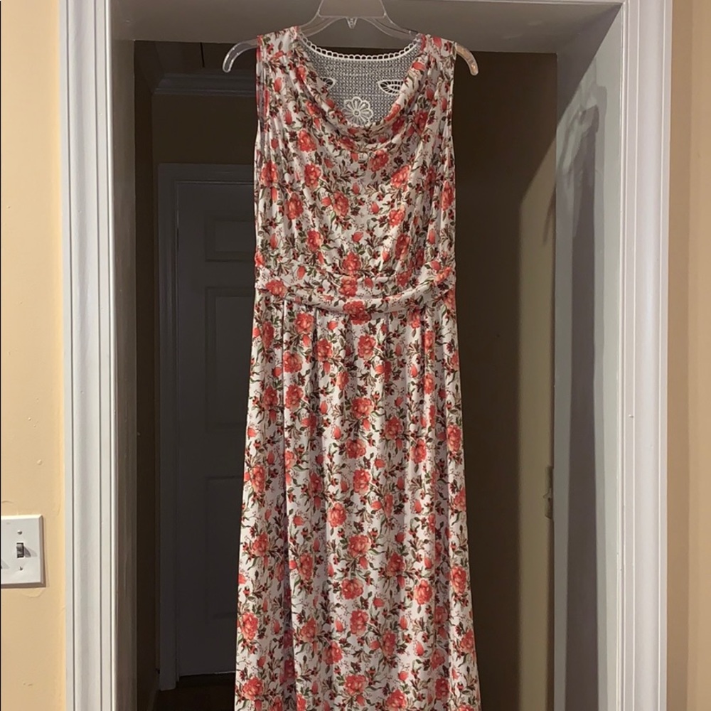 Ladies Susan Lawrence dress..M..full length..NWT